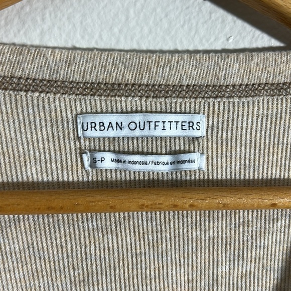 Urban Outfitters Cream Button-Up Cropped Cardigan - Picture 2 of 6